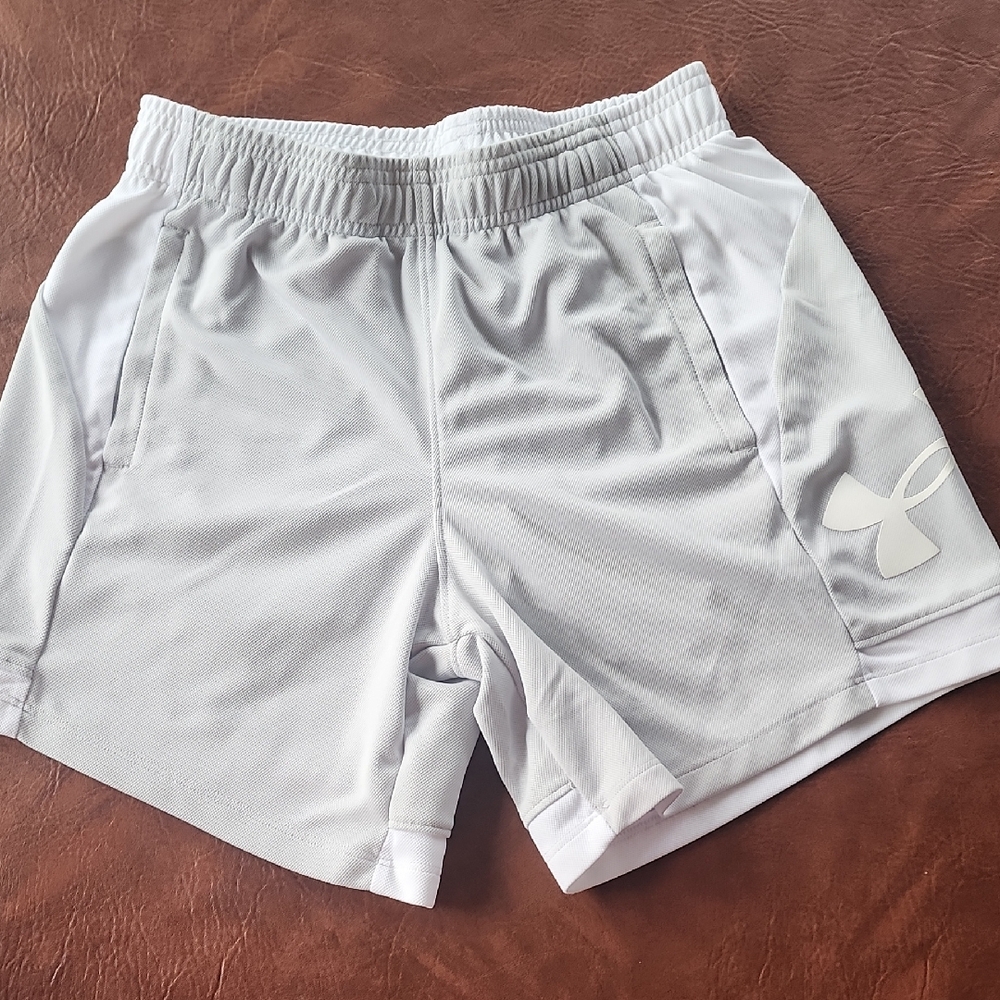 Under Armour Womens Athletic BASKETBALL Shorts in Light Gray
